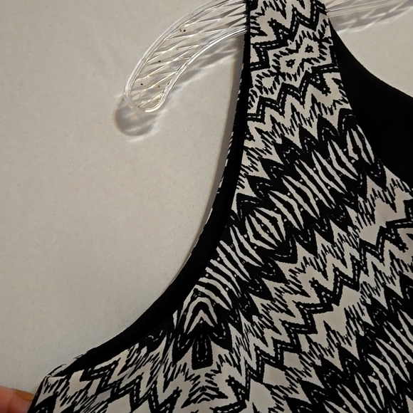 Bisou Bisou, Sz Med, Black, White, Print, Chiffon Style Fabric, Sheer, Layered - Picture 4 of 11